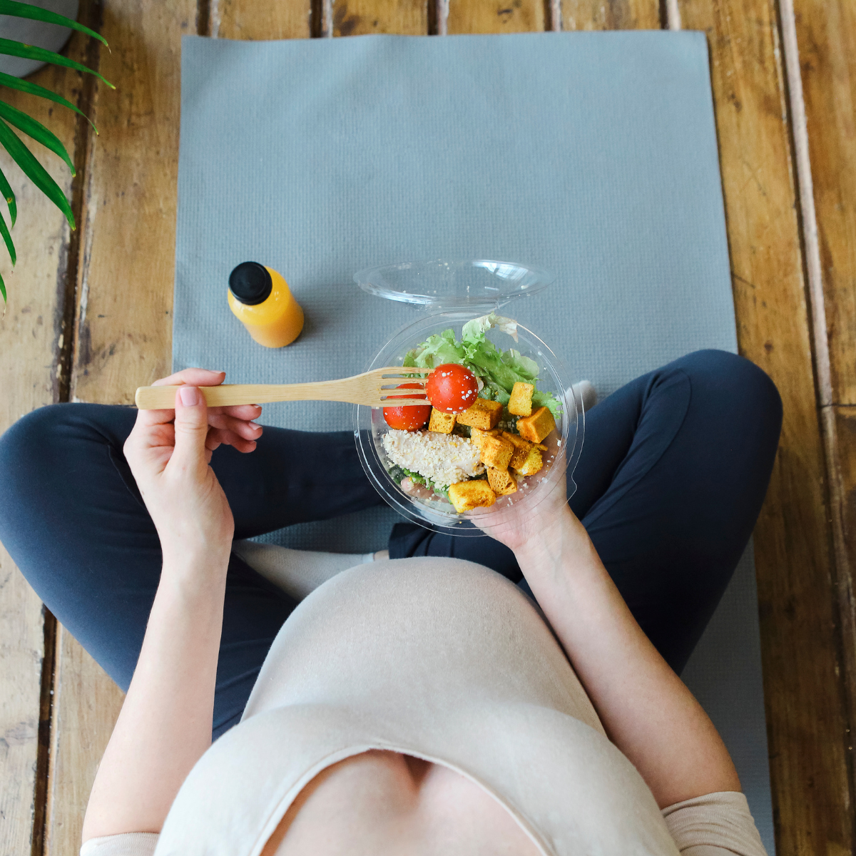 Essential folic acid foods for pregnancy such as leafy greens, citrus fruits, and fortified cereals.